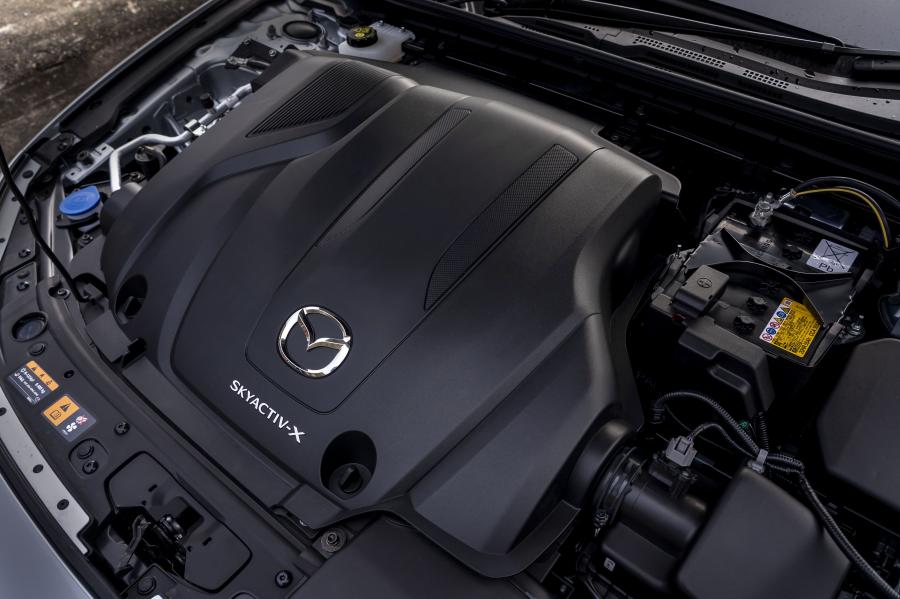Моторный отсек Mazda3 Skyactiv-X AWD Hatchback (BP) 2019 года  (UK) (фото 33 из 42)